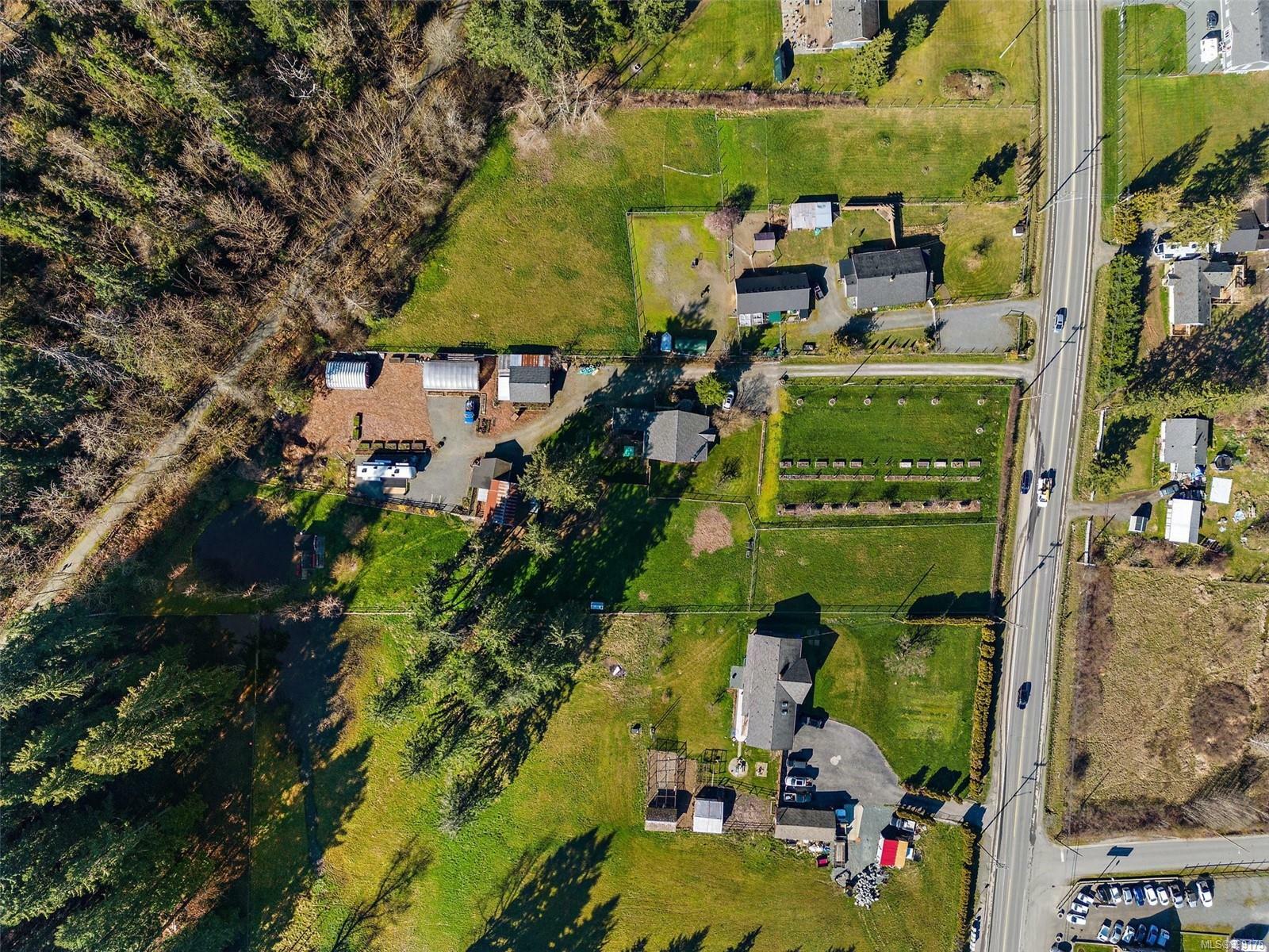 Photo de la propriété: 3574 Cowichan Lake Rd BC V9L 6K5