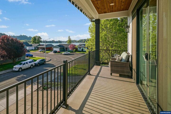 Property Photo: 5363 Holly Lp SE OR 97392