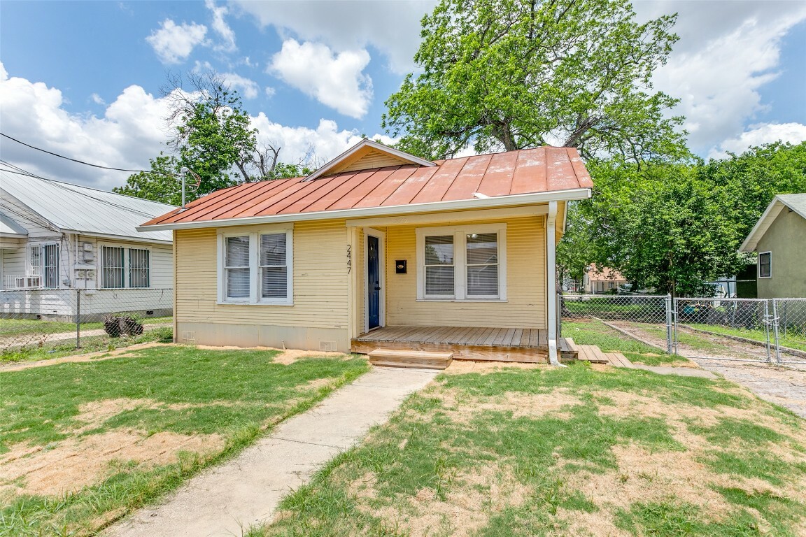 Property Photo: 2447 E Houston Street TX 78202