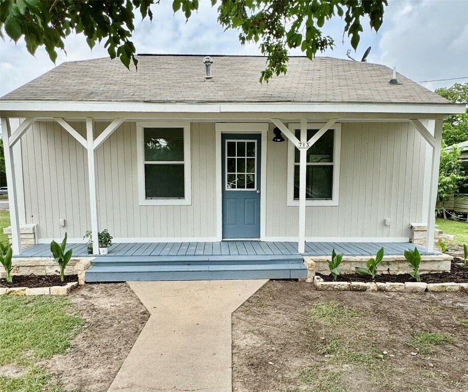 Property Photo: 713 N Polk Street TX 78942