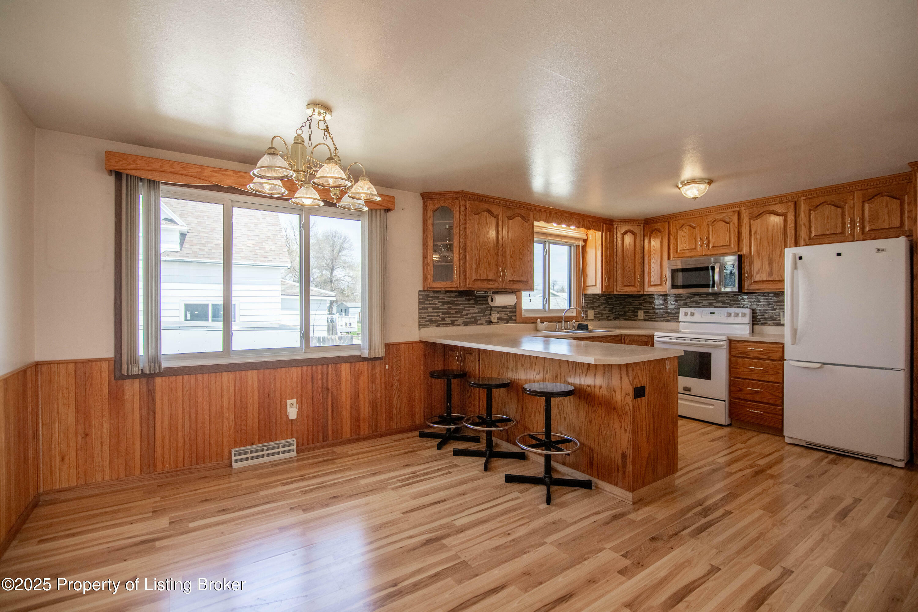 Property Photo: 422 1st Avenue W ND 58652