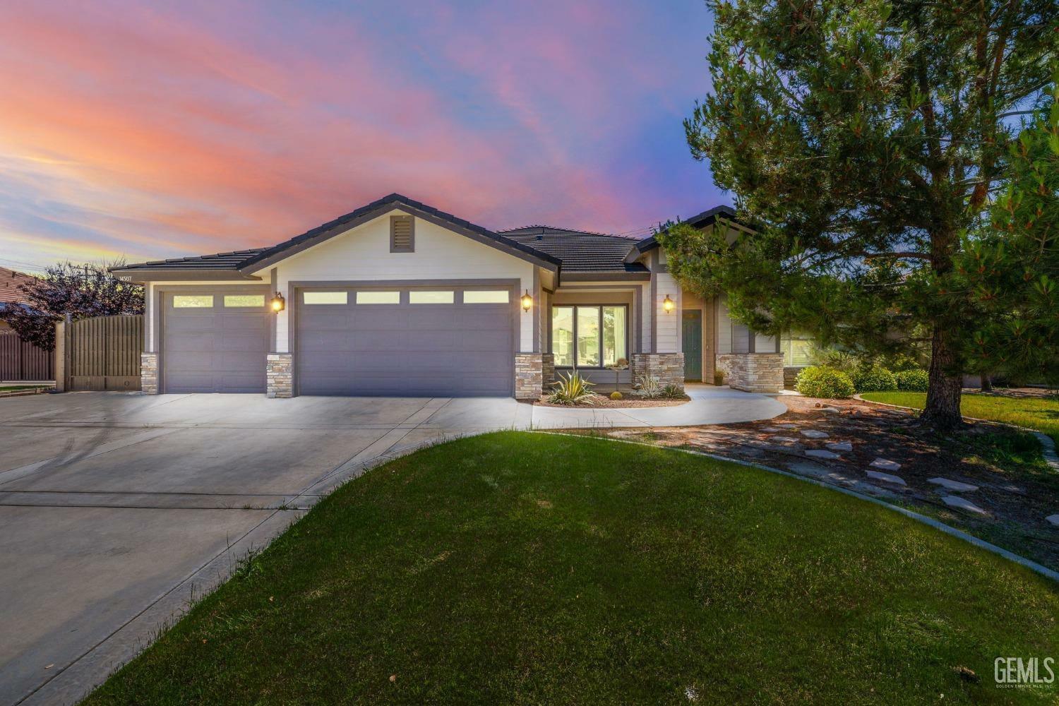 Property Photo: 14507 Evadell Court CA 93314