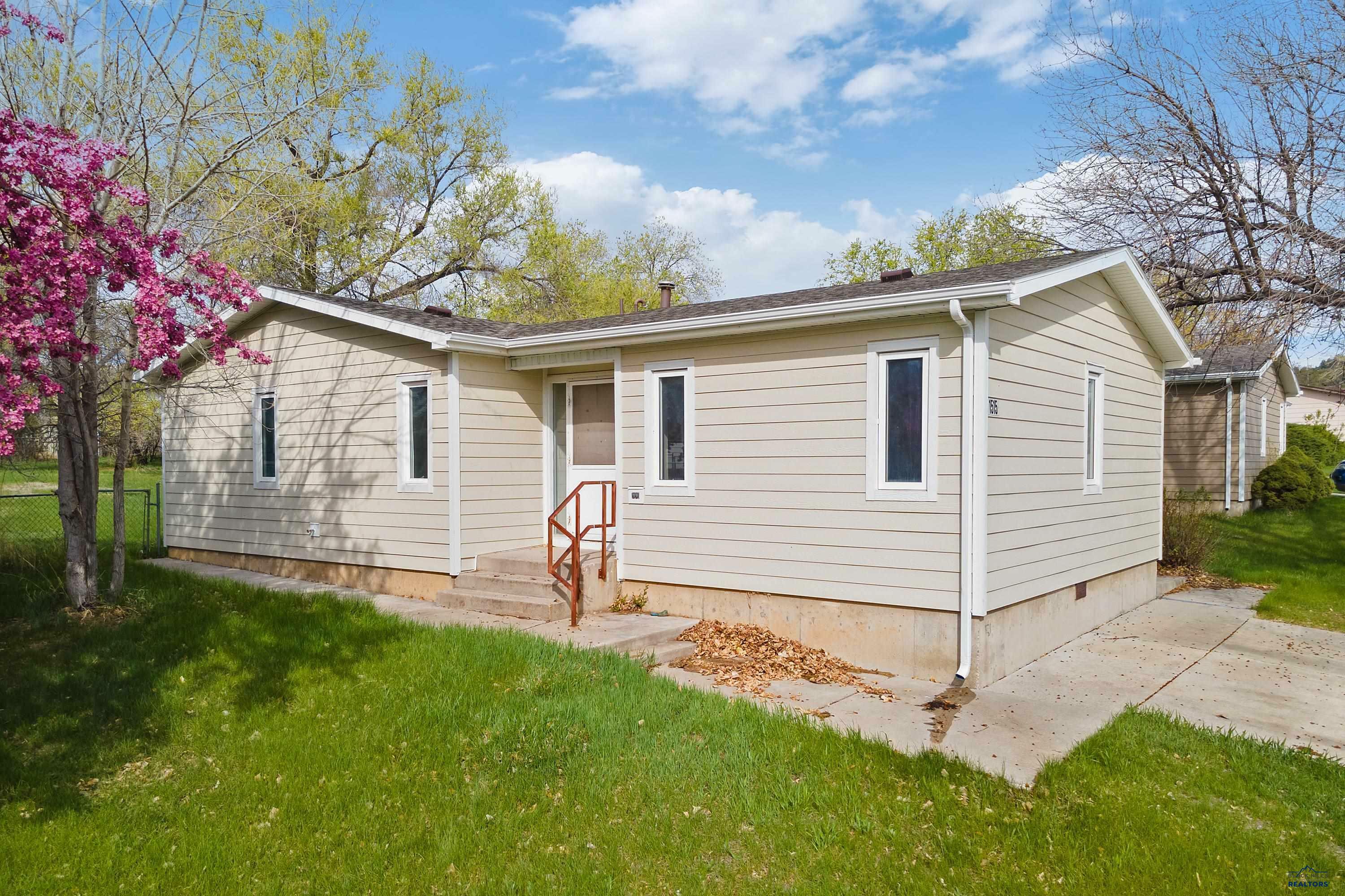 Property Photo: 1515 N 7th SD 57701
