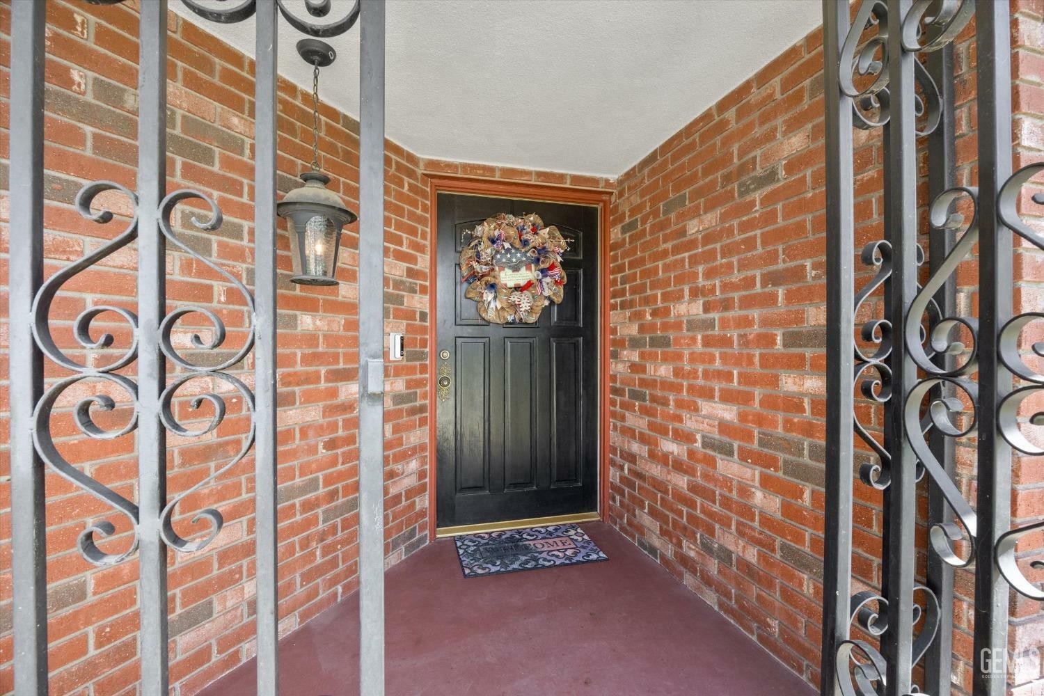 Property Photo: 7604 Kimberly Avenue CA 93308