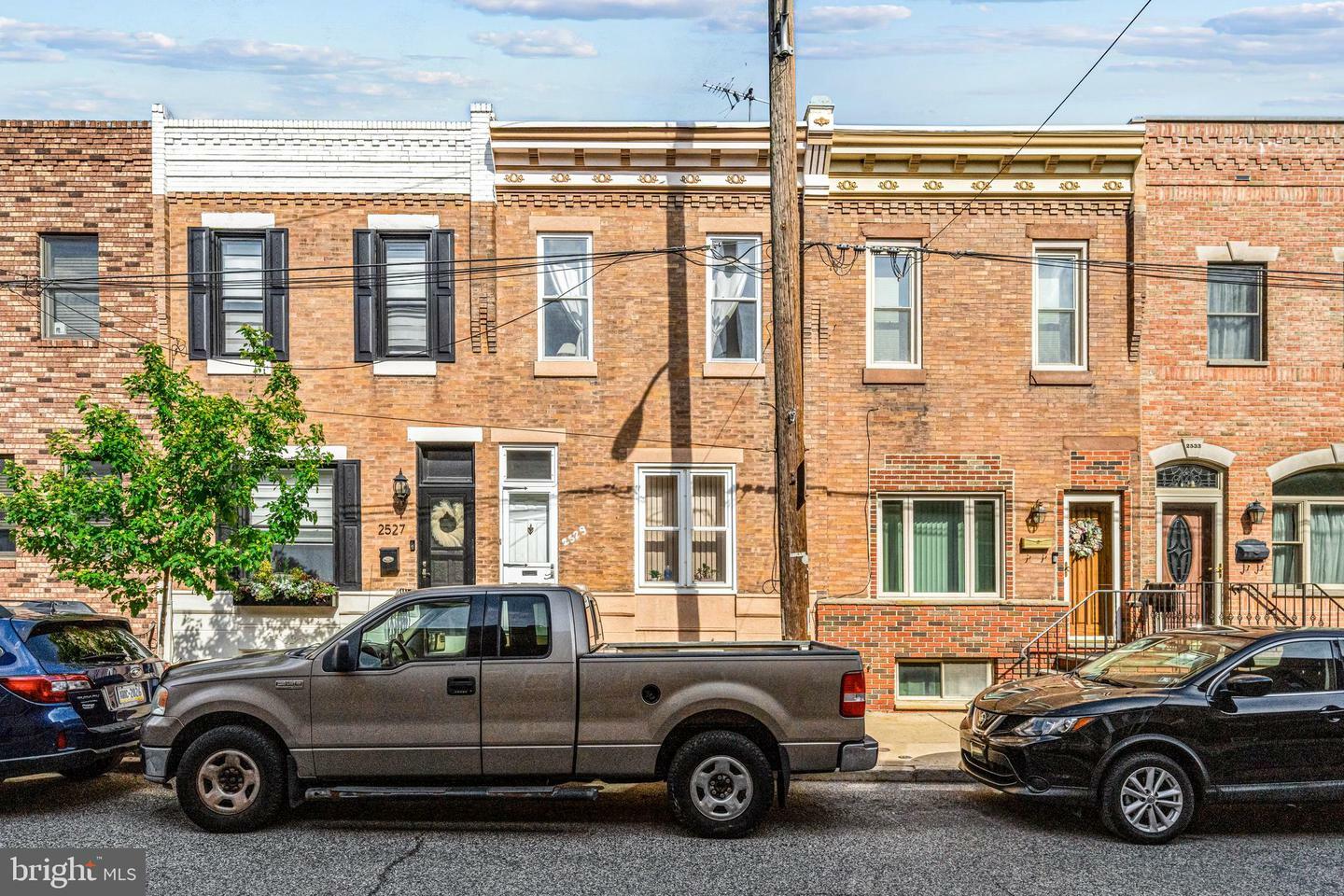 2529 S Chadwick Street  Philadelphia PA 19145 photo