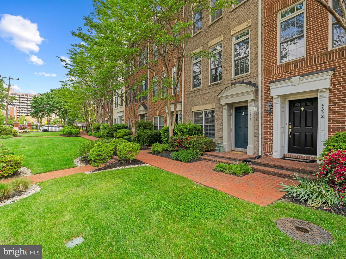 Property Photo:  4340 N Henderson Road  VA 22203 