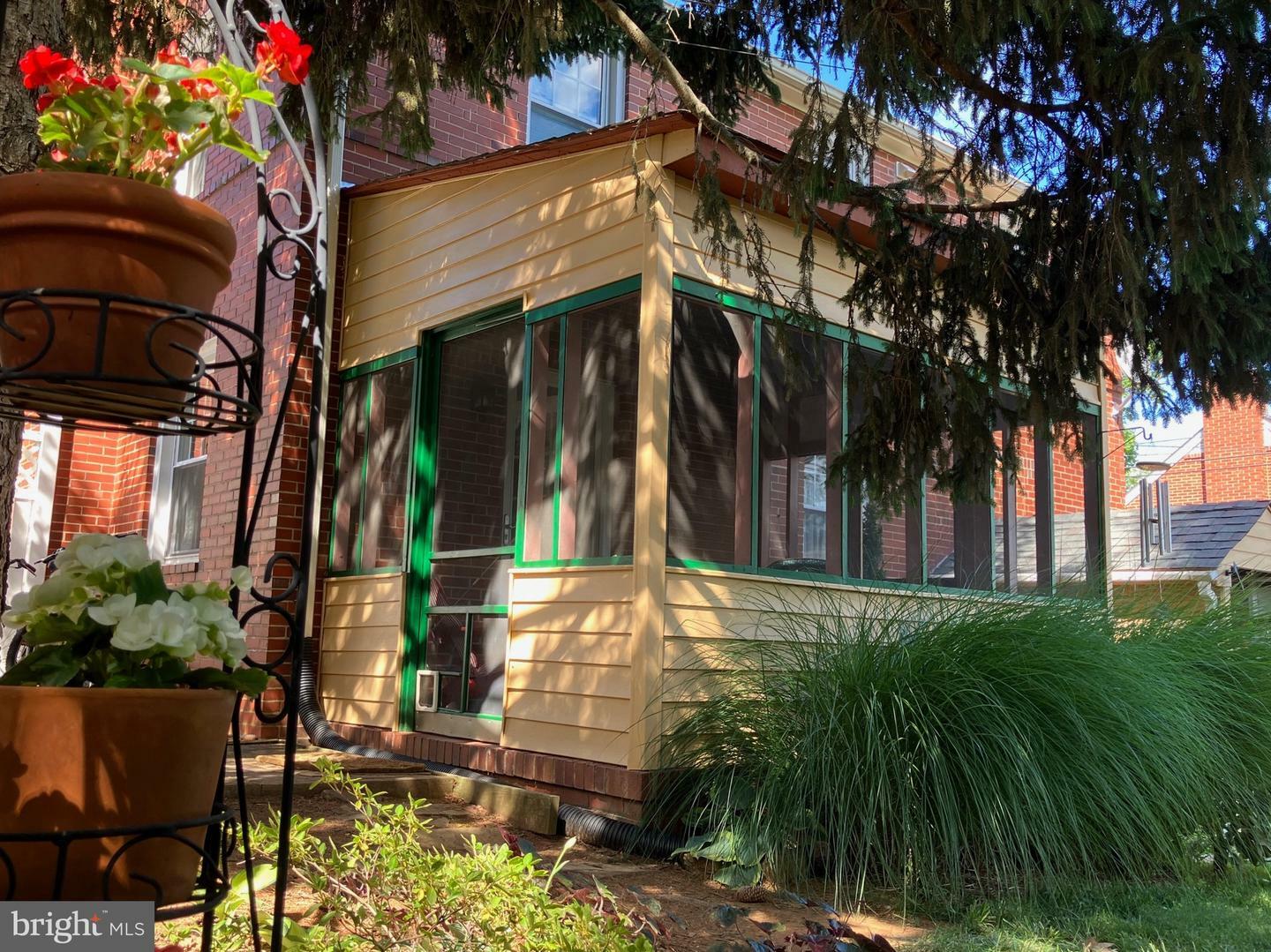 Property Photo: 210 W 1st Street VA 22630