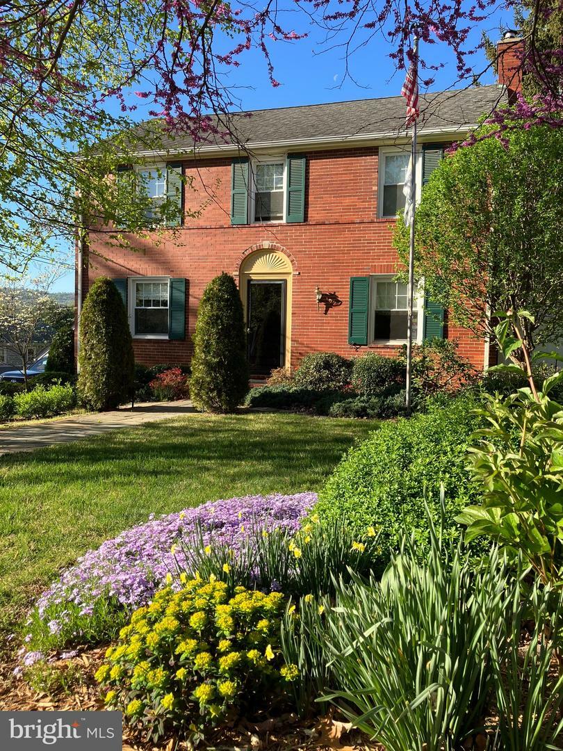 Property Photo: 210 W 1st Street VA 22630