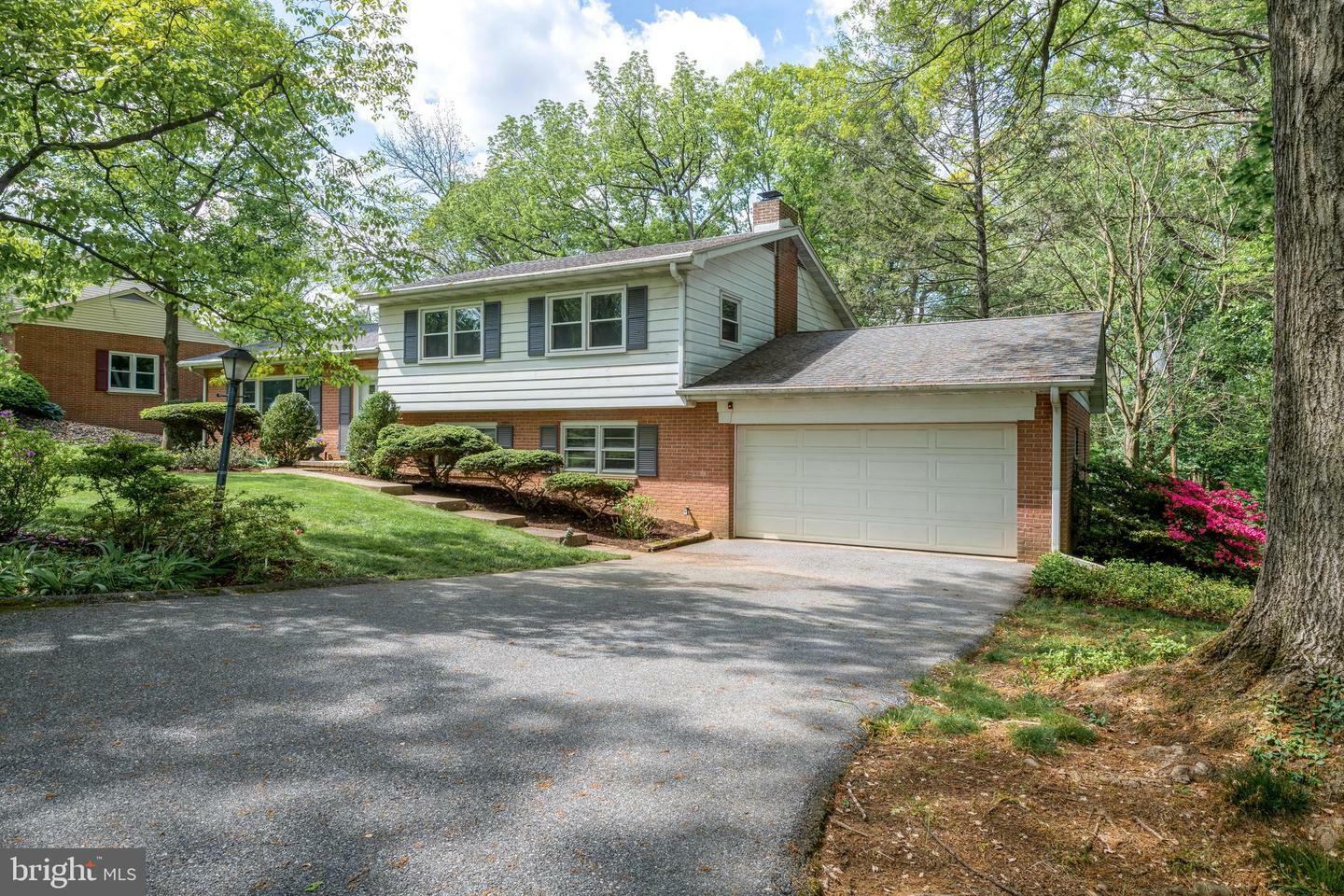 Property Photo: 2006 Northbrook Drive PA 17601