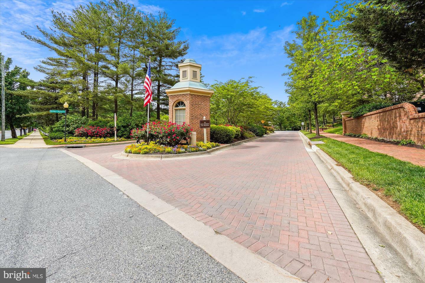 Property Photo: 5704 Brewer House Circle T-2-10 MD 20852