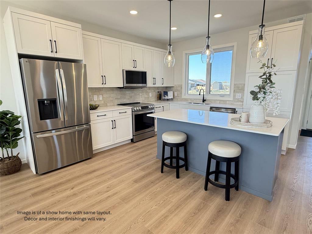Property Photo: 45 Chimney Swift Way MB R5A 0B6