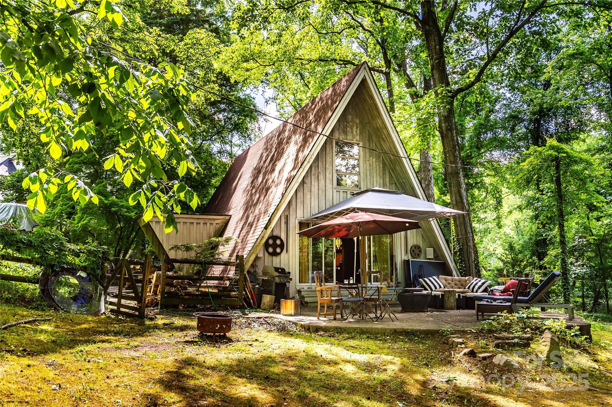 Property Photo: 6516 Sharon Hills Road NC 28210