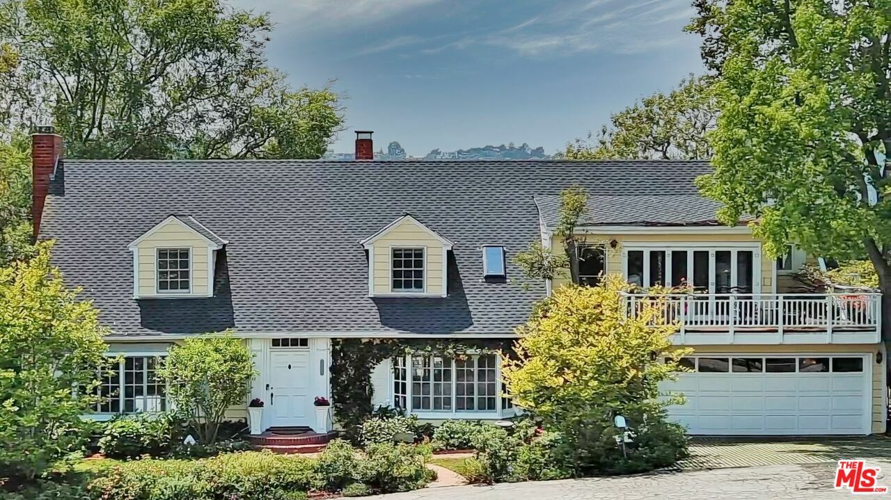 Property Photo: 3314 Wonder View Dr CA 90068