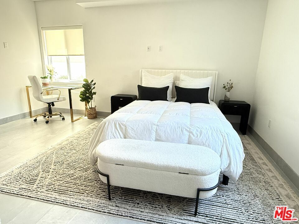 Property Photo: 834 S Shenandoah St CA 90035