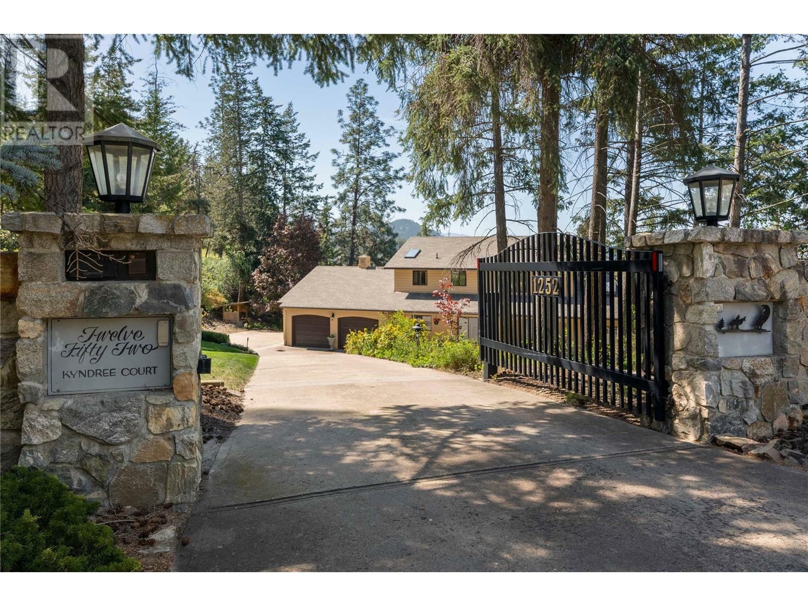 Property Photo: 1252 Kyndree Court BC V1V 1H1