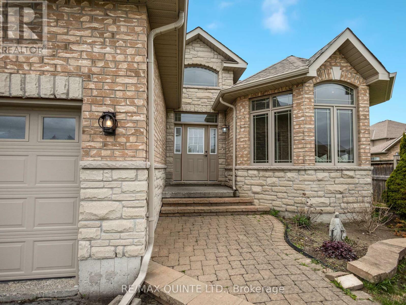 Property Photo: 12 Hampton Ridge Drive ON K8N 0L6