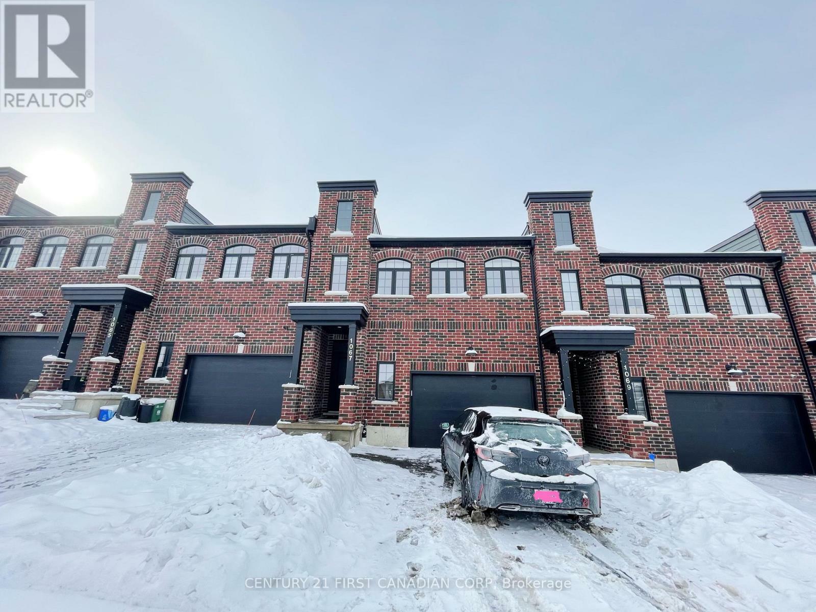 Property Photo: 1067 Upperpoint Avenue ON N6K 0L1