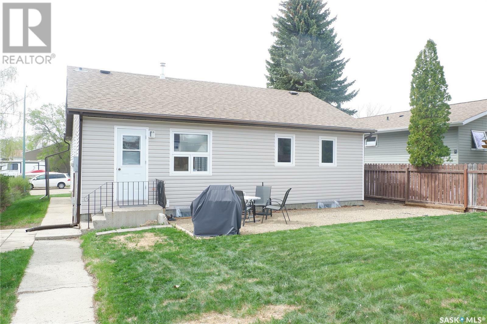 Property Photo: 117 4th Street W SK S0H 0Z0