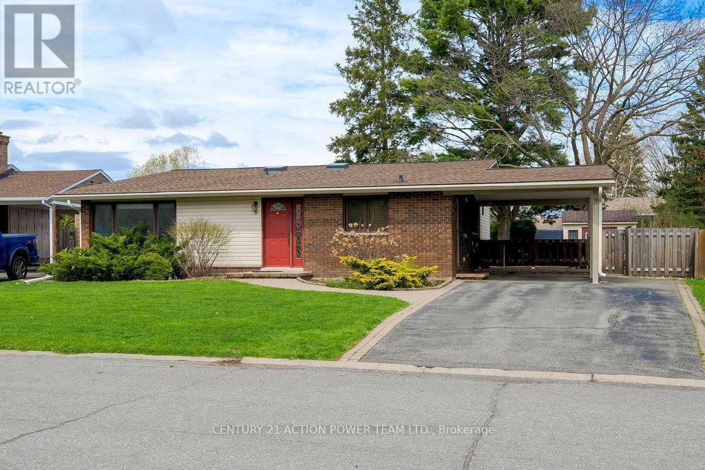 Property Photo: 9 Keewatin Crescent ON K2E 5S2