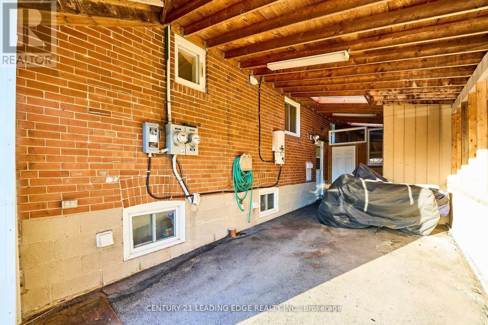 Photo de la propriété: 14 Flora Drive ON M1P 1A3