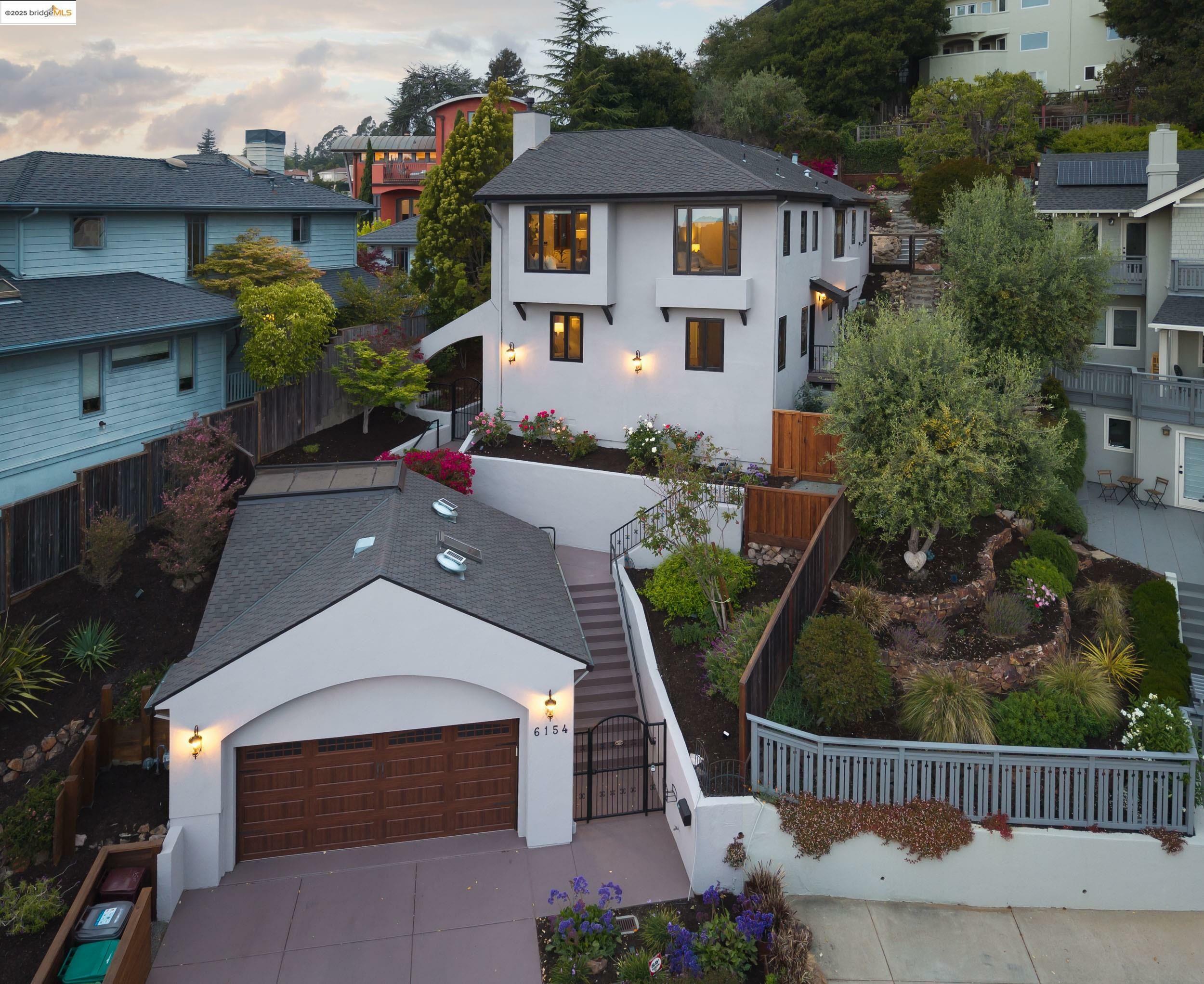 Property Photo: 6154 Buena Vista Ave CA 94618