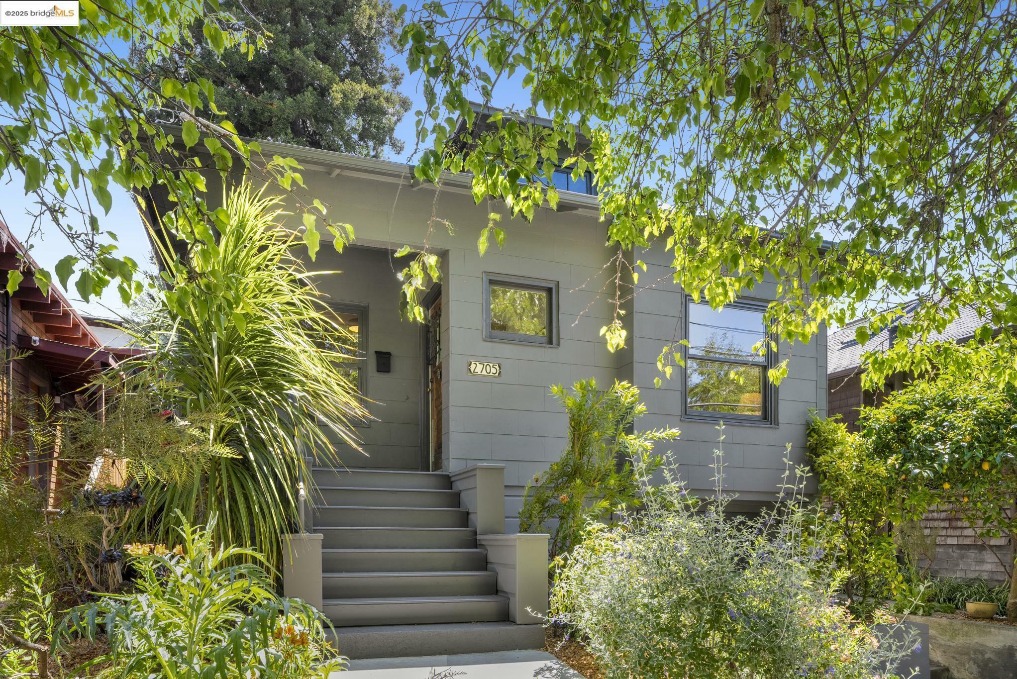 Property Photo: 2705 Mathews St CA 94702