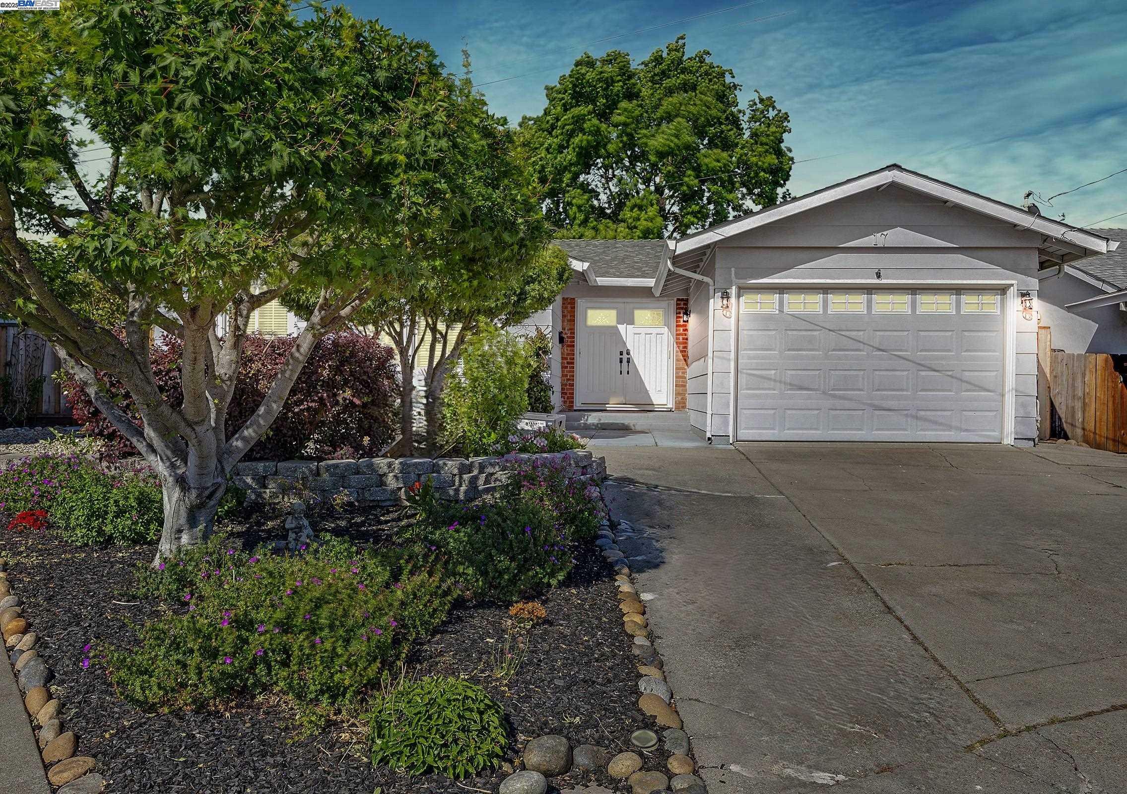 Property Photo: 17 Helix Ct CA 94583