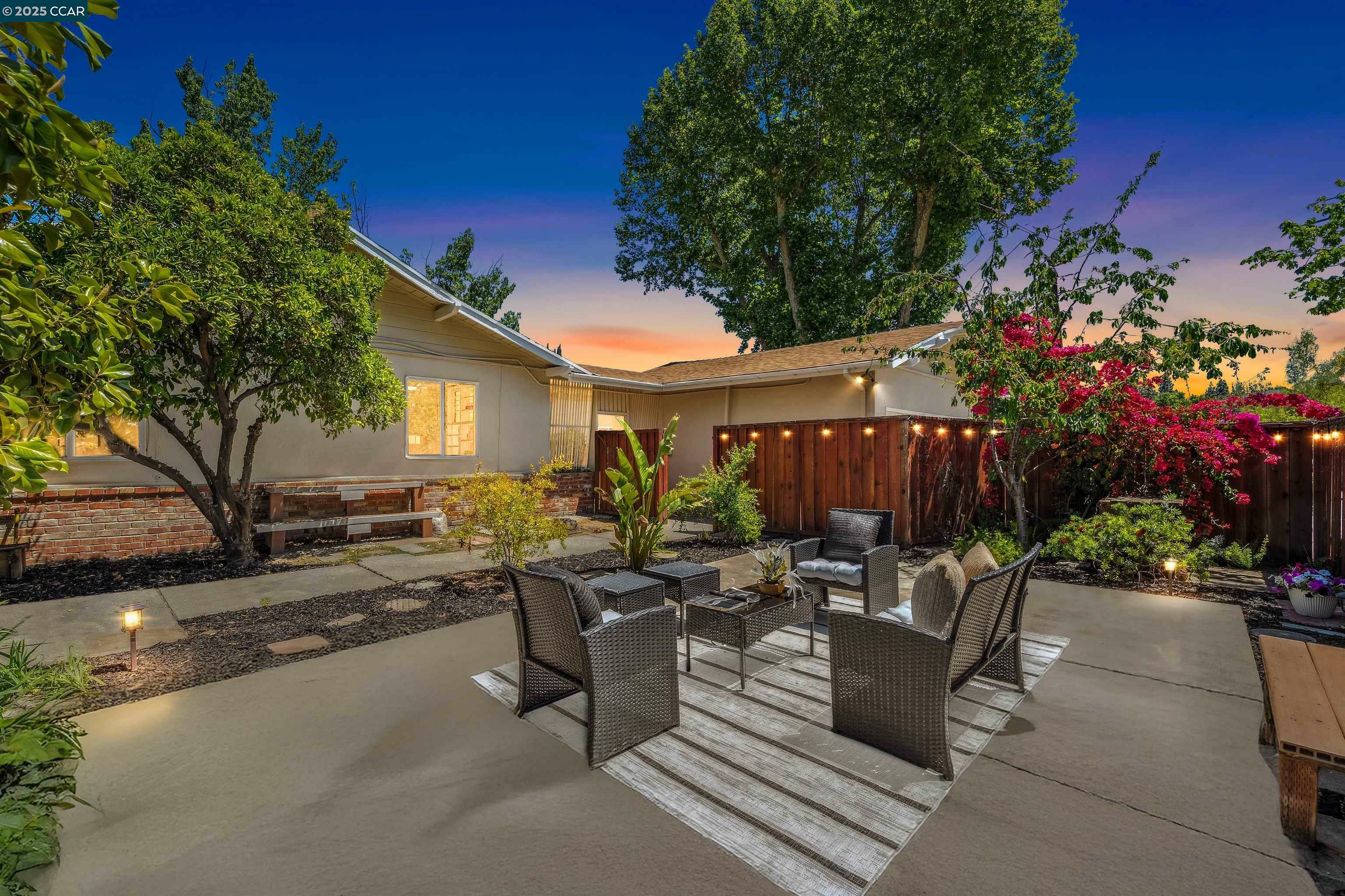 Property Photo: 701 Duke Cir CA 94523
