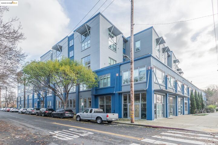 Property Photo: 1001 46th St 220 CA 94608