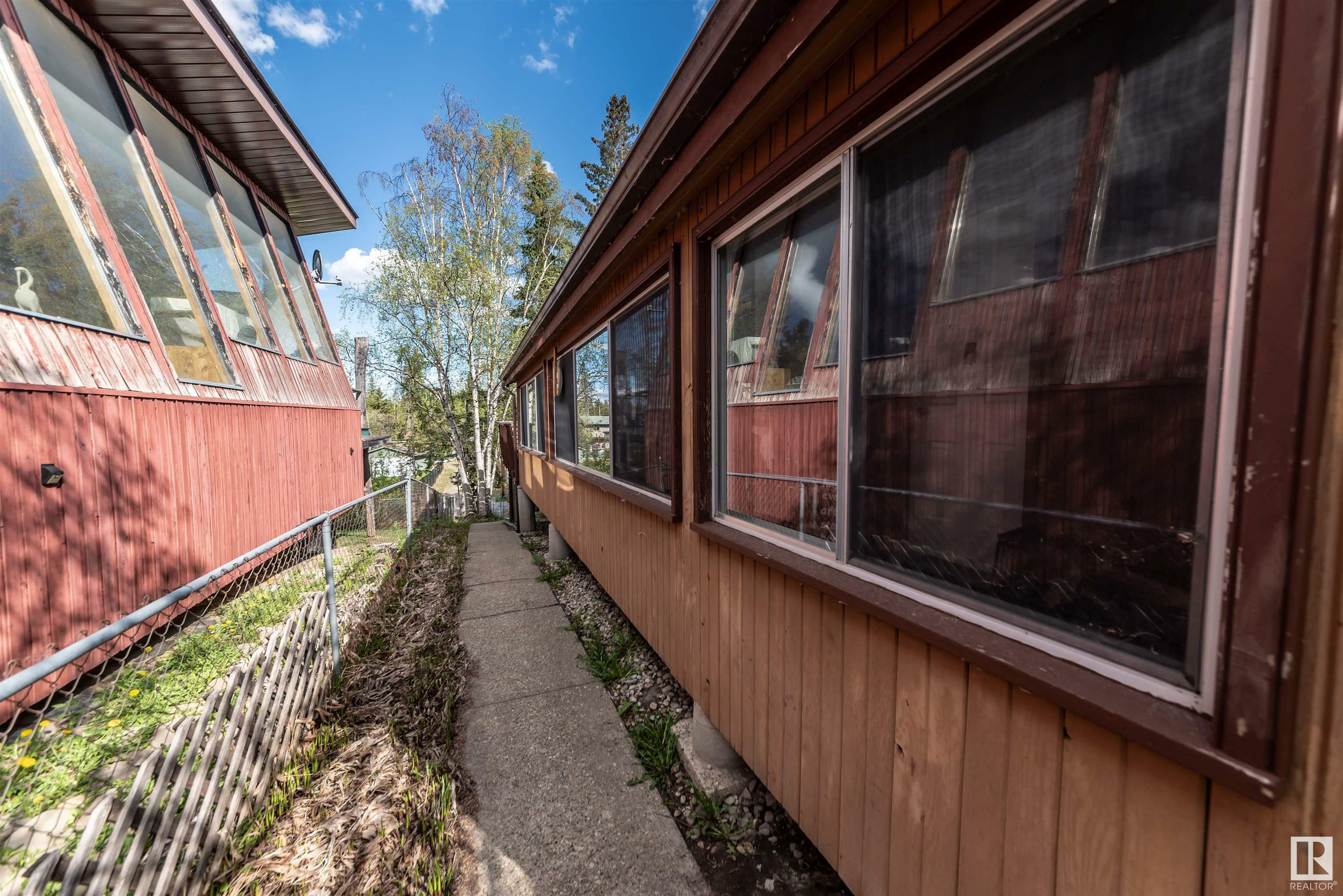 Property Photo: 1621 Marine Crescent AB T0E 0A2
