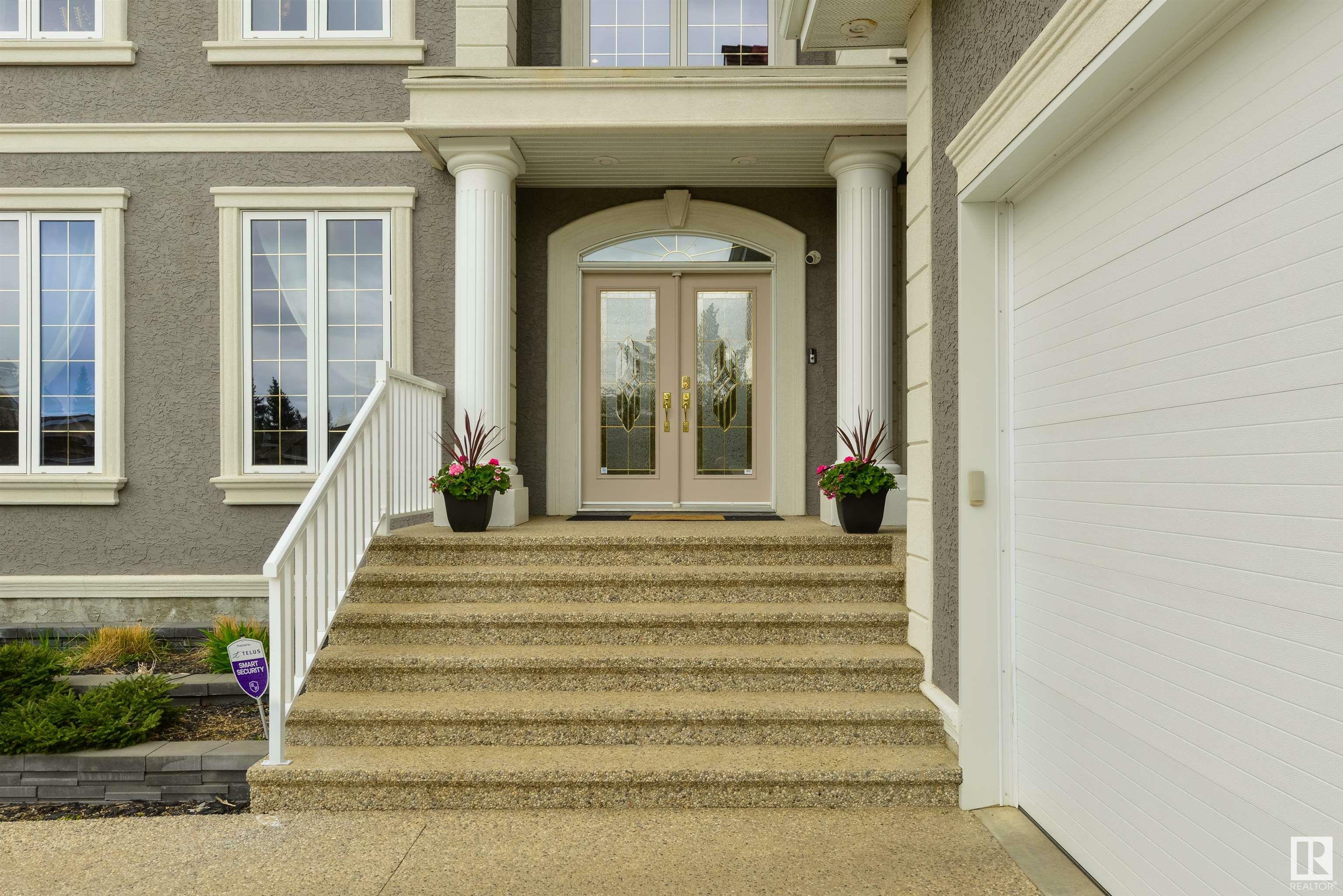 Property Photo:  727 Hetu Lane NW  AB T6R 2W9 