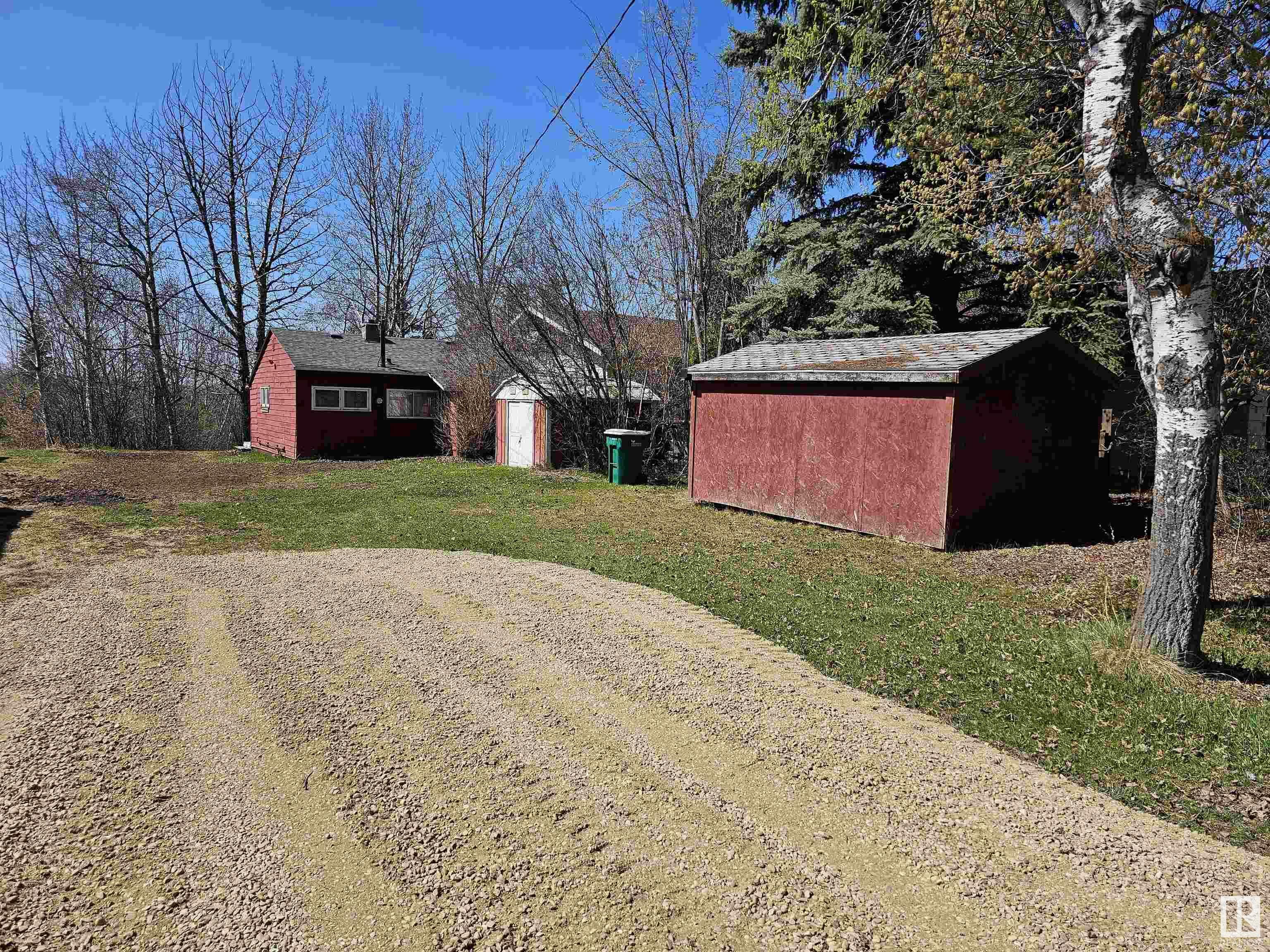 Property Photo:  602 Lakeside Drive  AB T7Z 2V5 