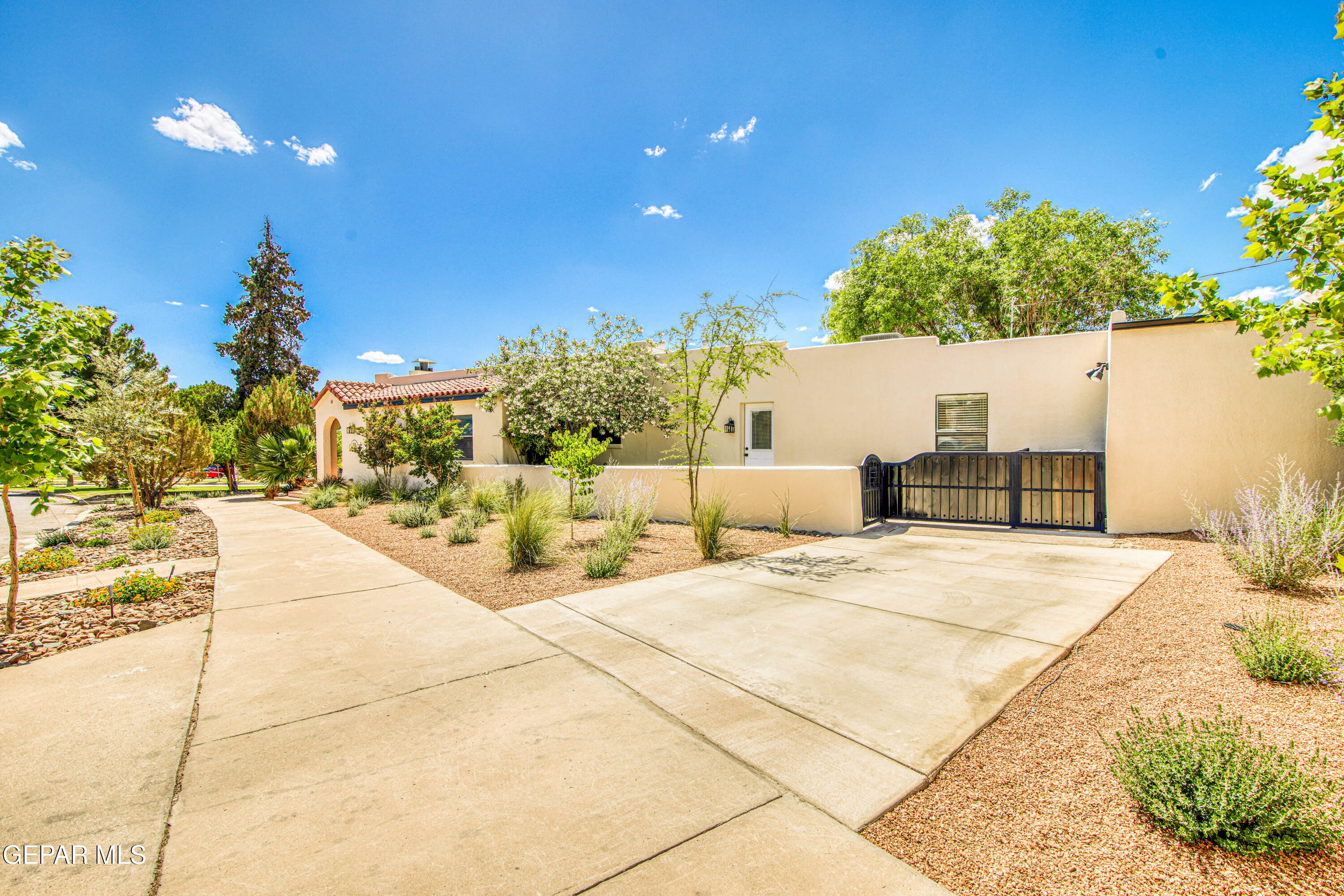 Property Photo: 1011 Madeline Drive TX 79902