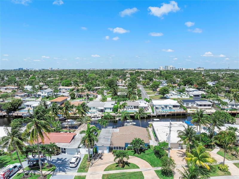 Property Photo: 711 SE 5 Avenue FL 33060