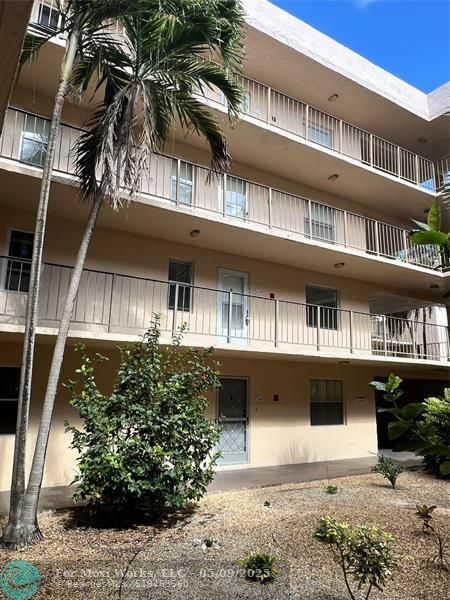 Property Photo: 2811 Somerset Dr 209 FL 33311