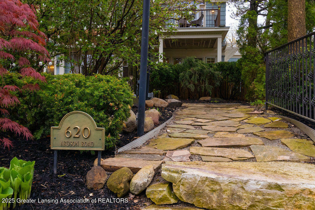 Property Photo: 620 Ardson Road MI 48823