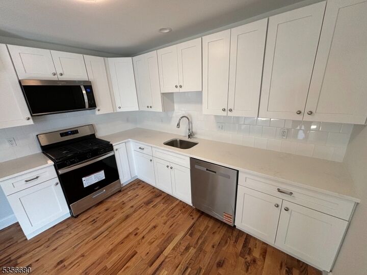 Property Photo:  758 Somerset St 2  NJ 07069 
