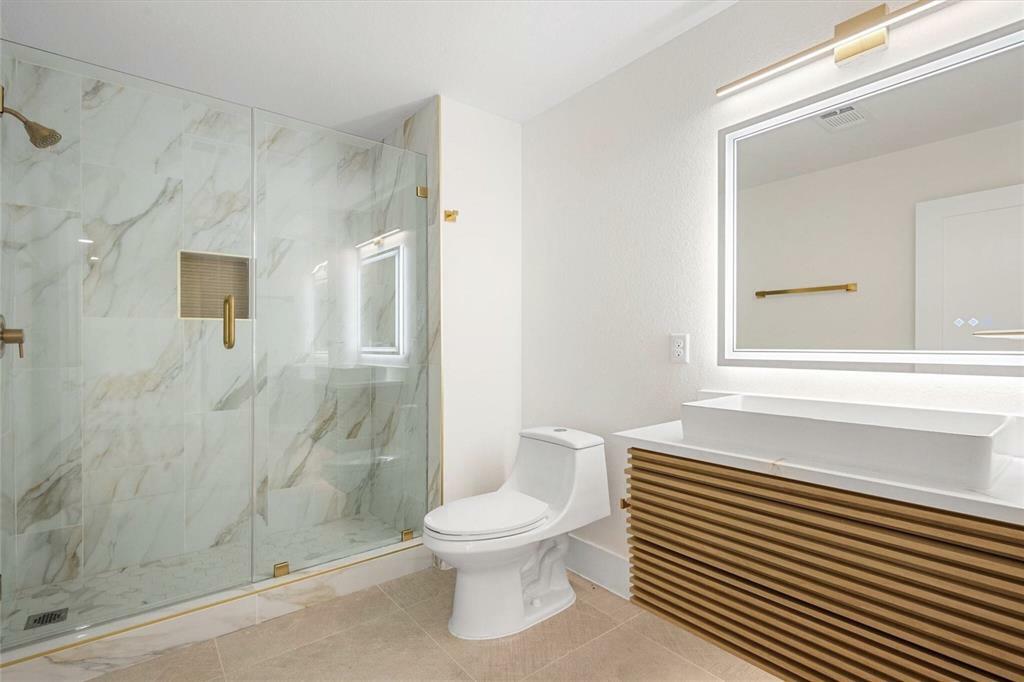 Property Photo: 602 W 28th Street B TX 77008
