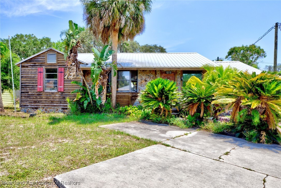 Property Photo: 1320 Lakeview Drive FL 33870
