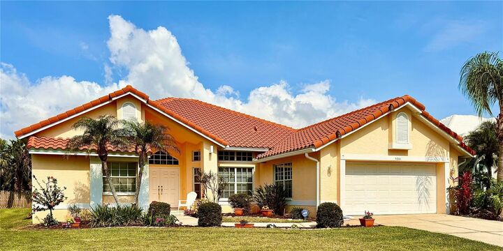 Property Photo:  5001 Queen Palm Terrace NE  FL 33703 