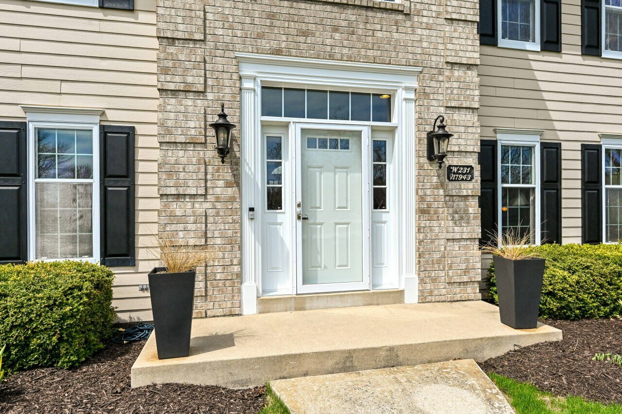 Property Photo: W231n7943 Martin Ct WI 53089