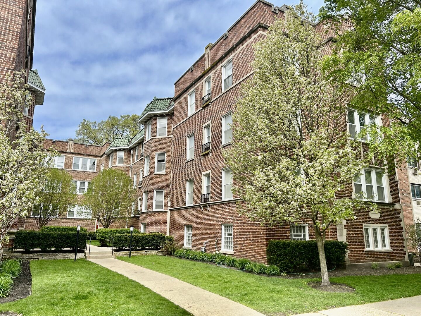 Property Photo:  1230 Elmwood Avenue 3W  IL 60202 