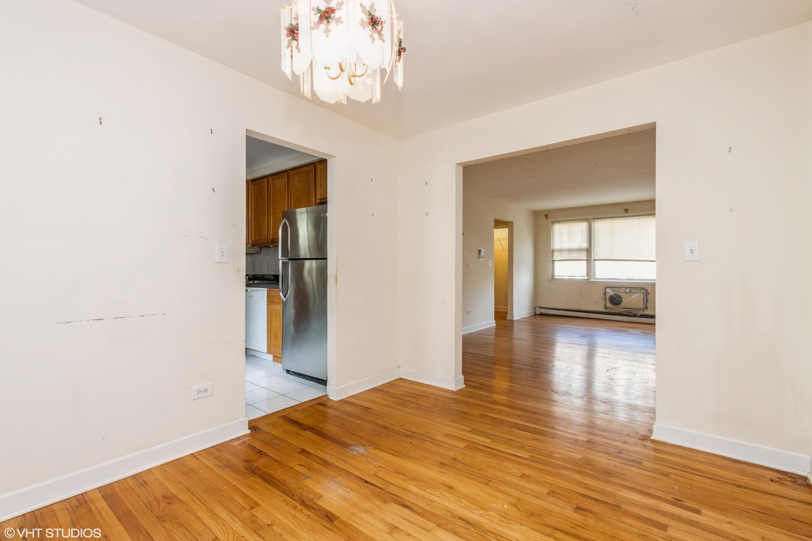 Property Photo: 1534 W Farwell Avenue 2A IL 60626
