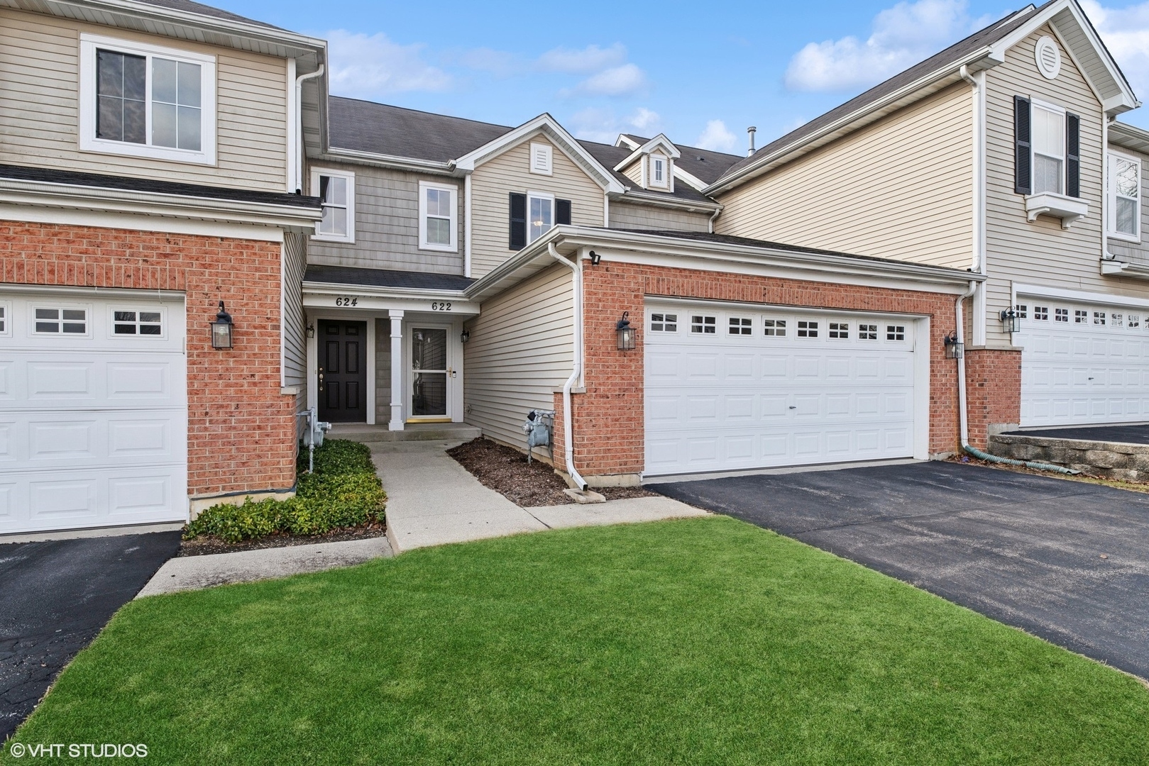 Property Photo: 622 Grand Canyon Circle IL 60014