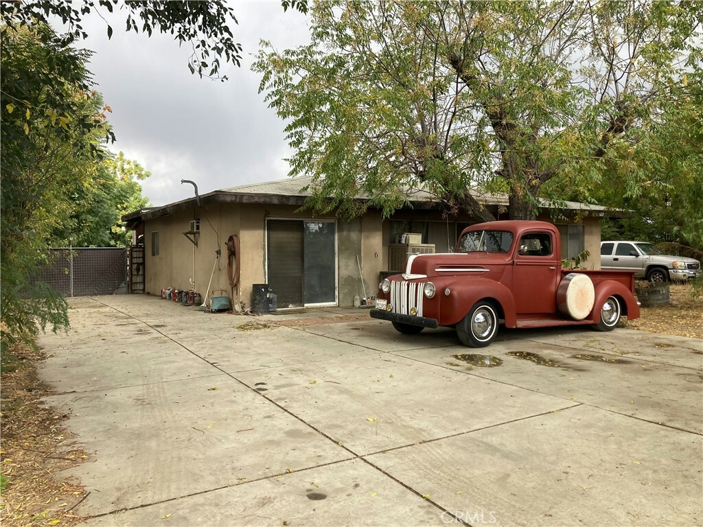 Property Photo: 522 Holden Drive CA 92408