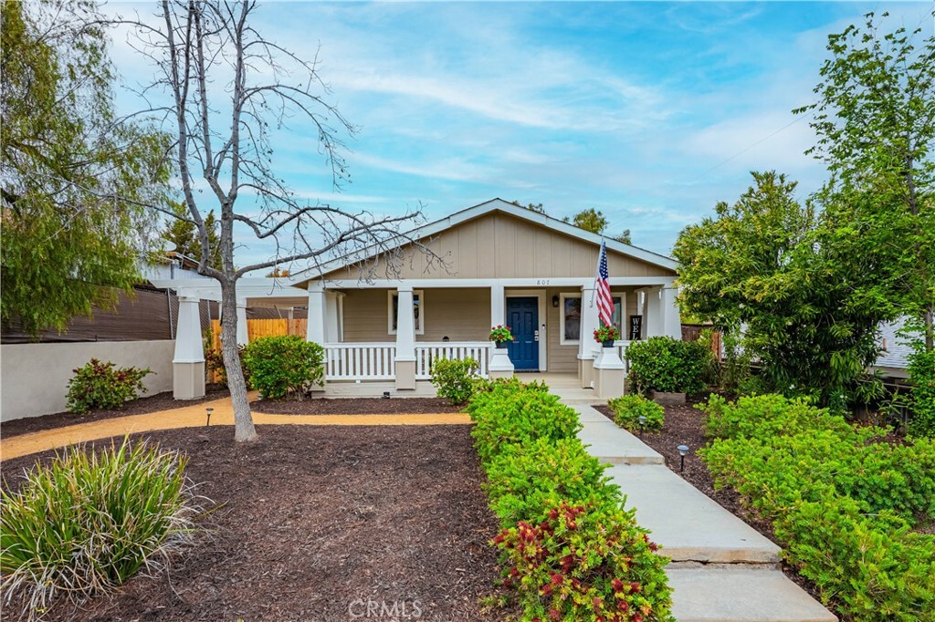 Property Photo: 807 W Pottery Street CA 92530