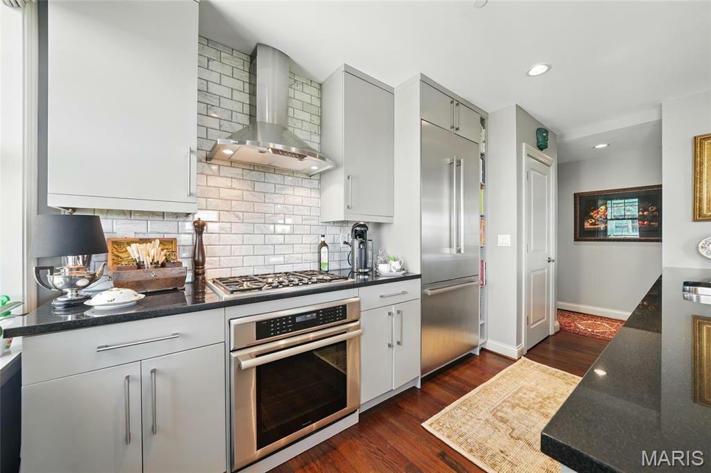 Property Photo: 232 N Kingshighway Boulevard 1105 MO 63108