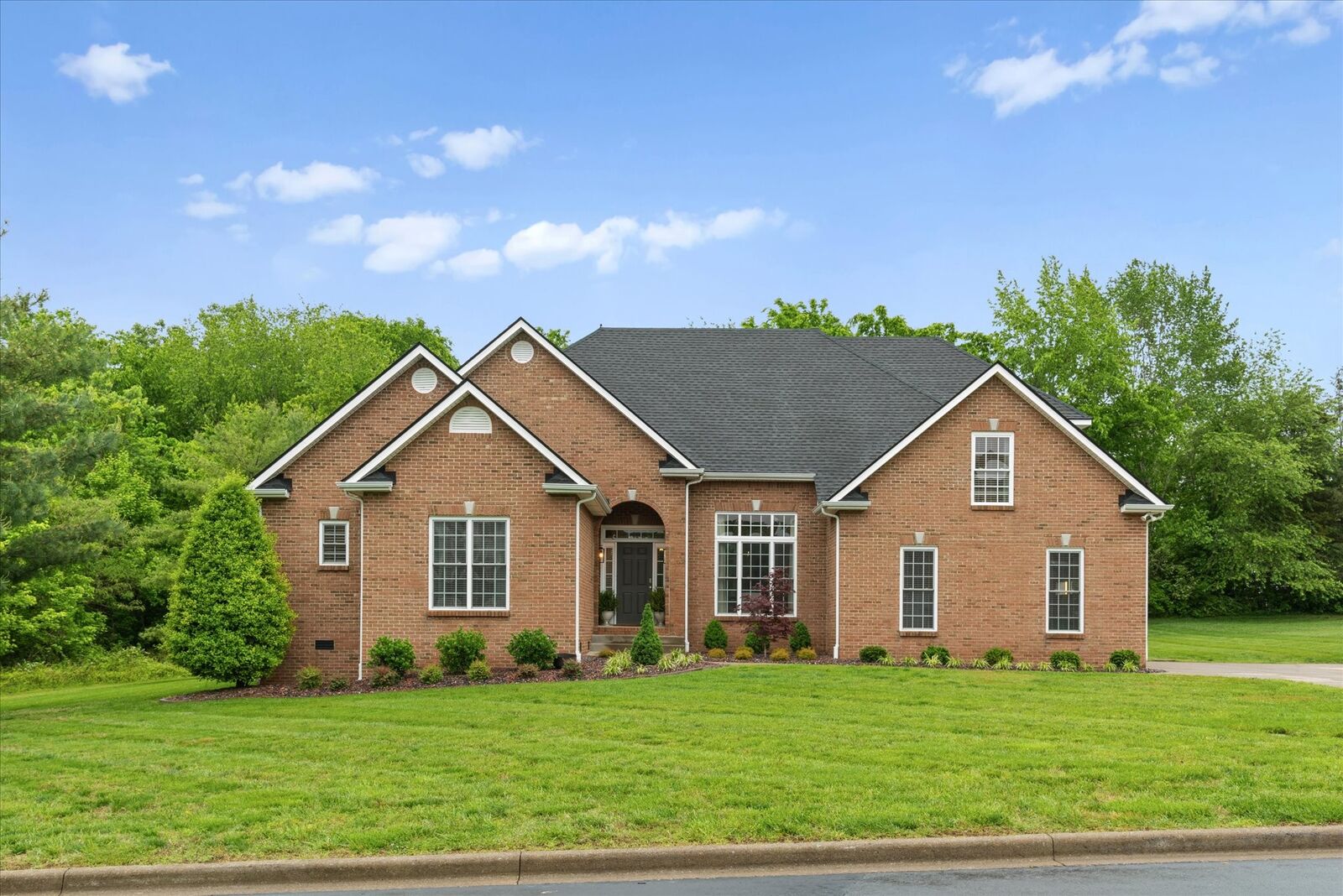 Property Photo: 2988 Oak Glen Ln TN 37043