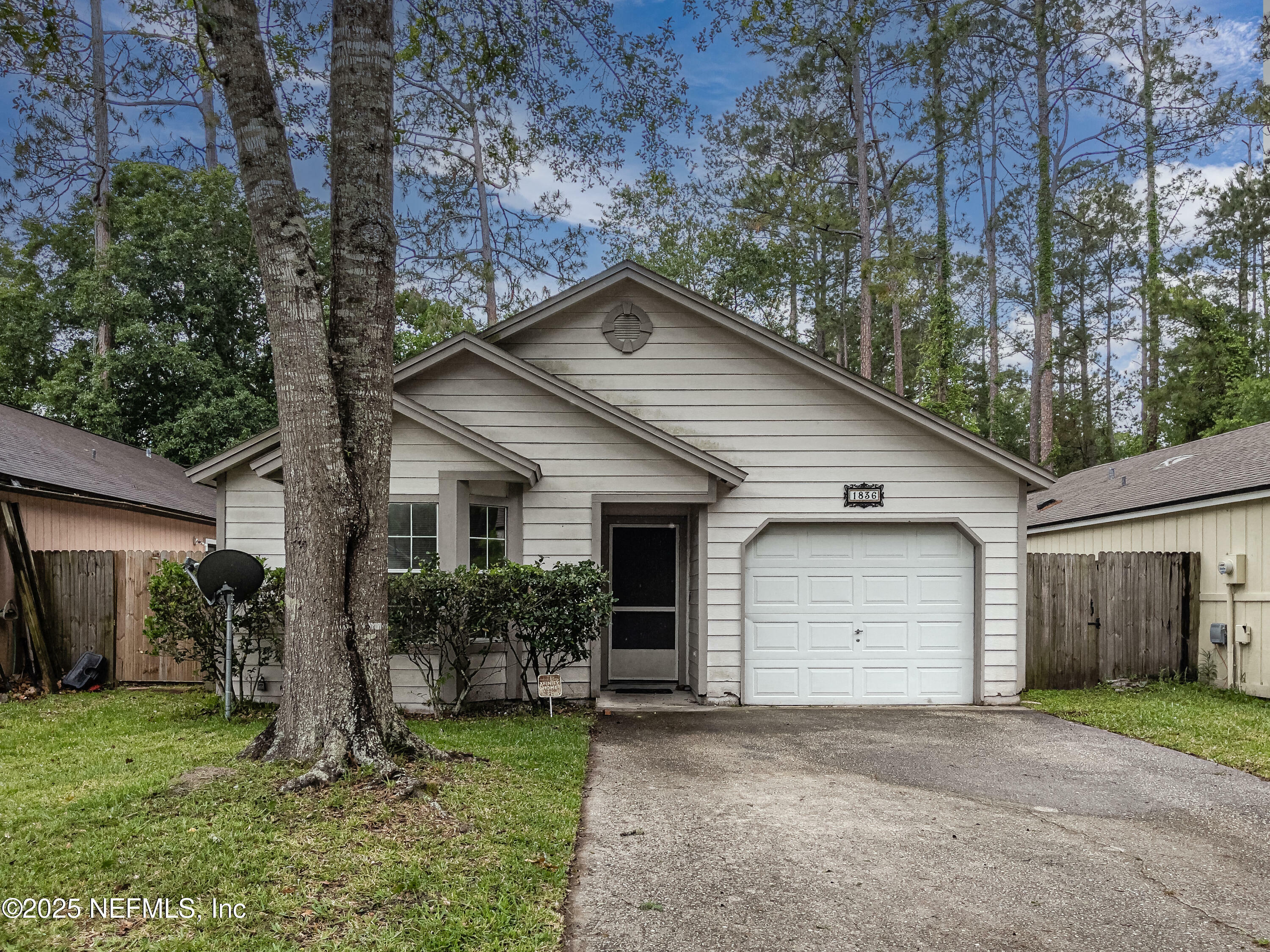 Property Photo: 1836 Manitoba Court N FL 32068