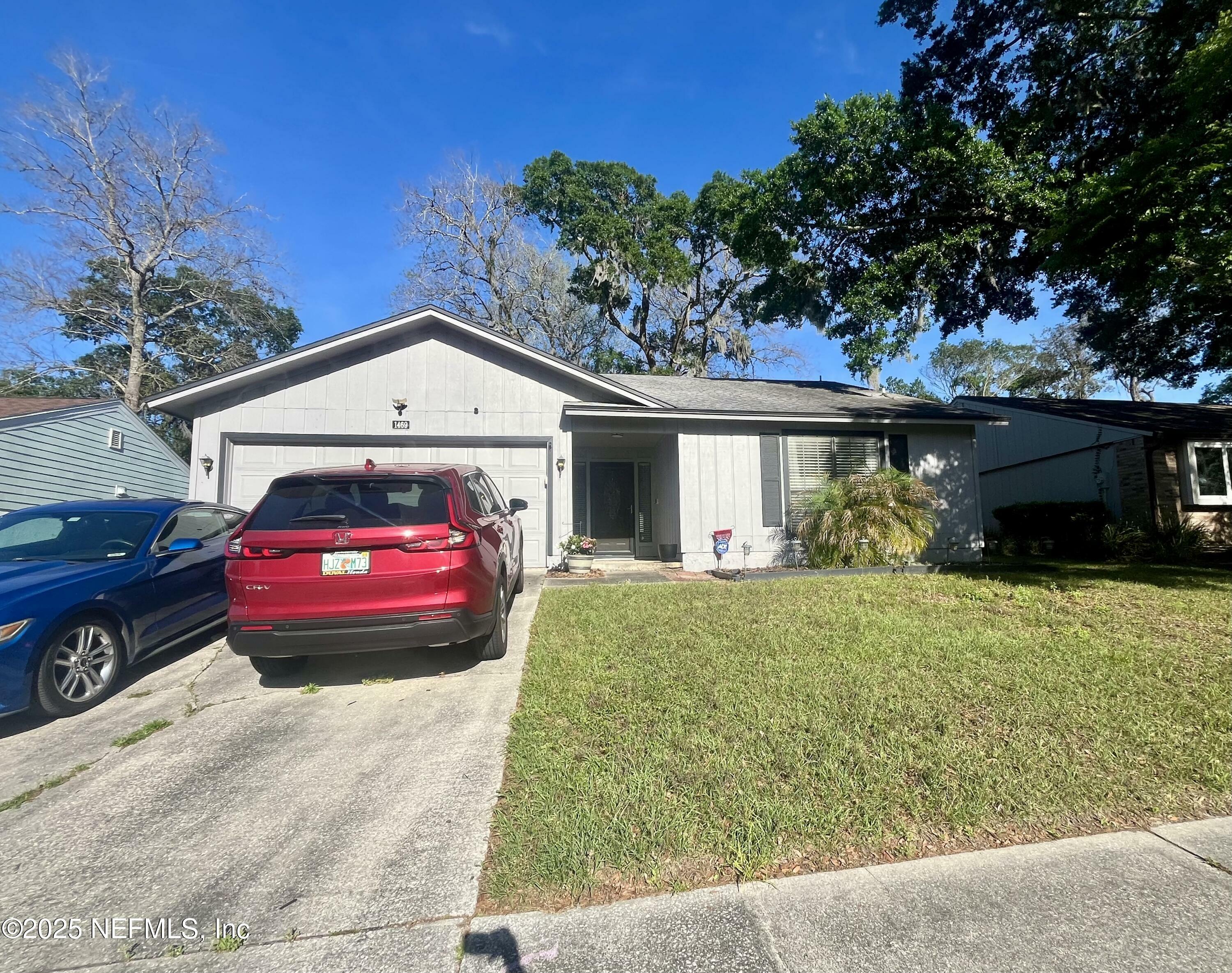 Property Photo: 1469 Classic Oak Road W FL 32225